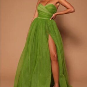 Elegant Green Strapless Evening Gown